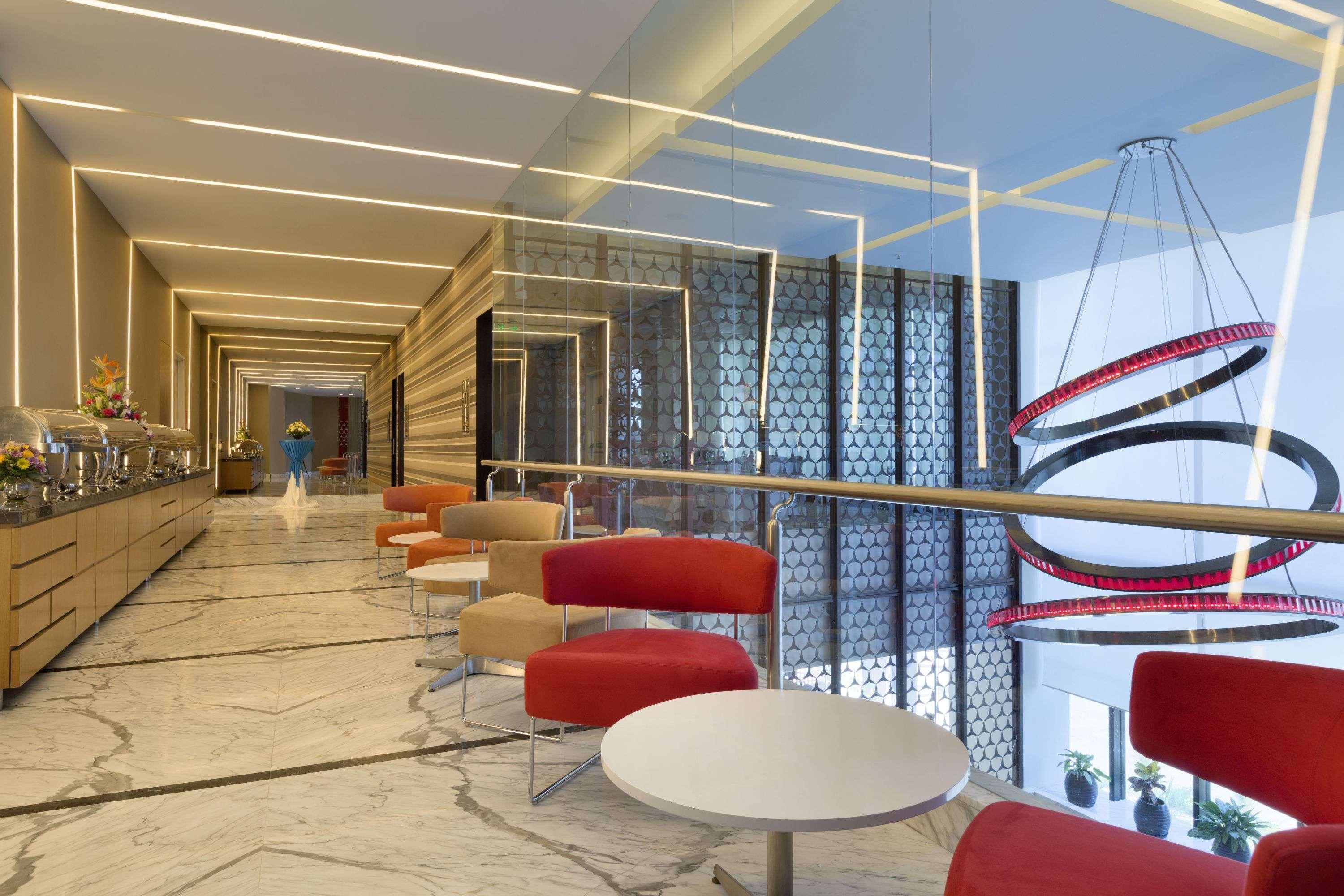 Howard Johnson By Wyndham, Hebbal, Bengaluru Exteriör bild