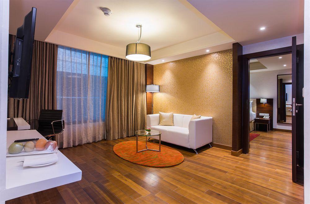 Howard Johnson By Wyndham, Hebbal, Bengaluru Exteriör bild