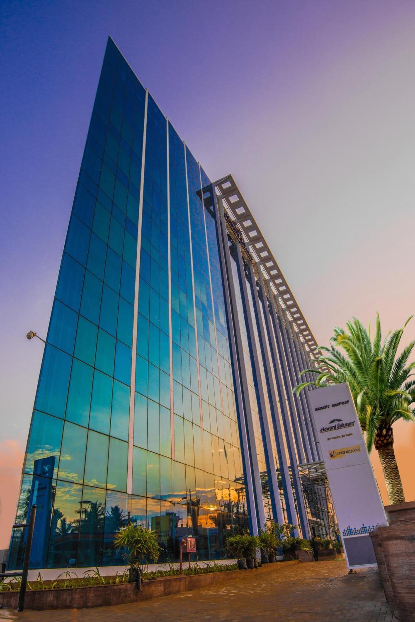 Howard Johnson By Wyndham, Hebbal, Bengaluru Exteriör bild