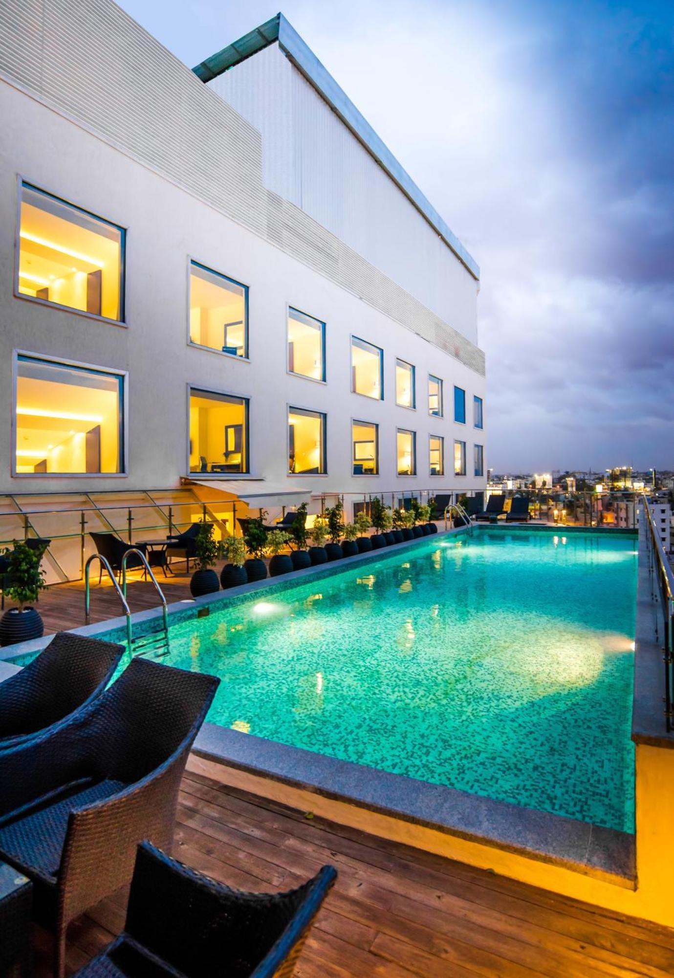 Howard Johnson By Wyndham, Hebbal, Bengaluru Exteriör bild