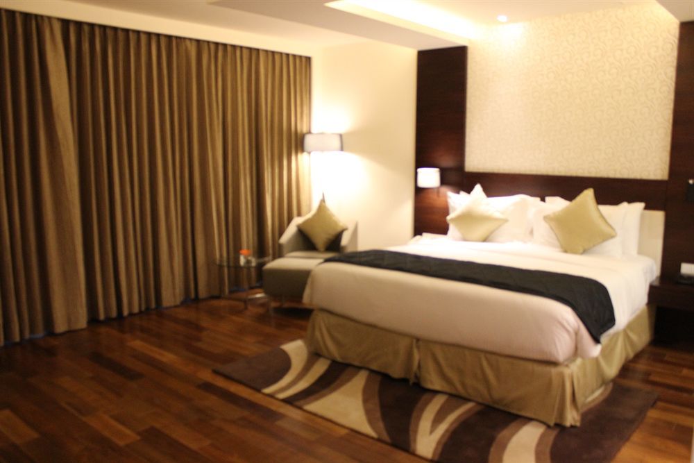 Howard Johnson By Wyndham, Hebbal, Bengaluru Exteriör bild