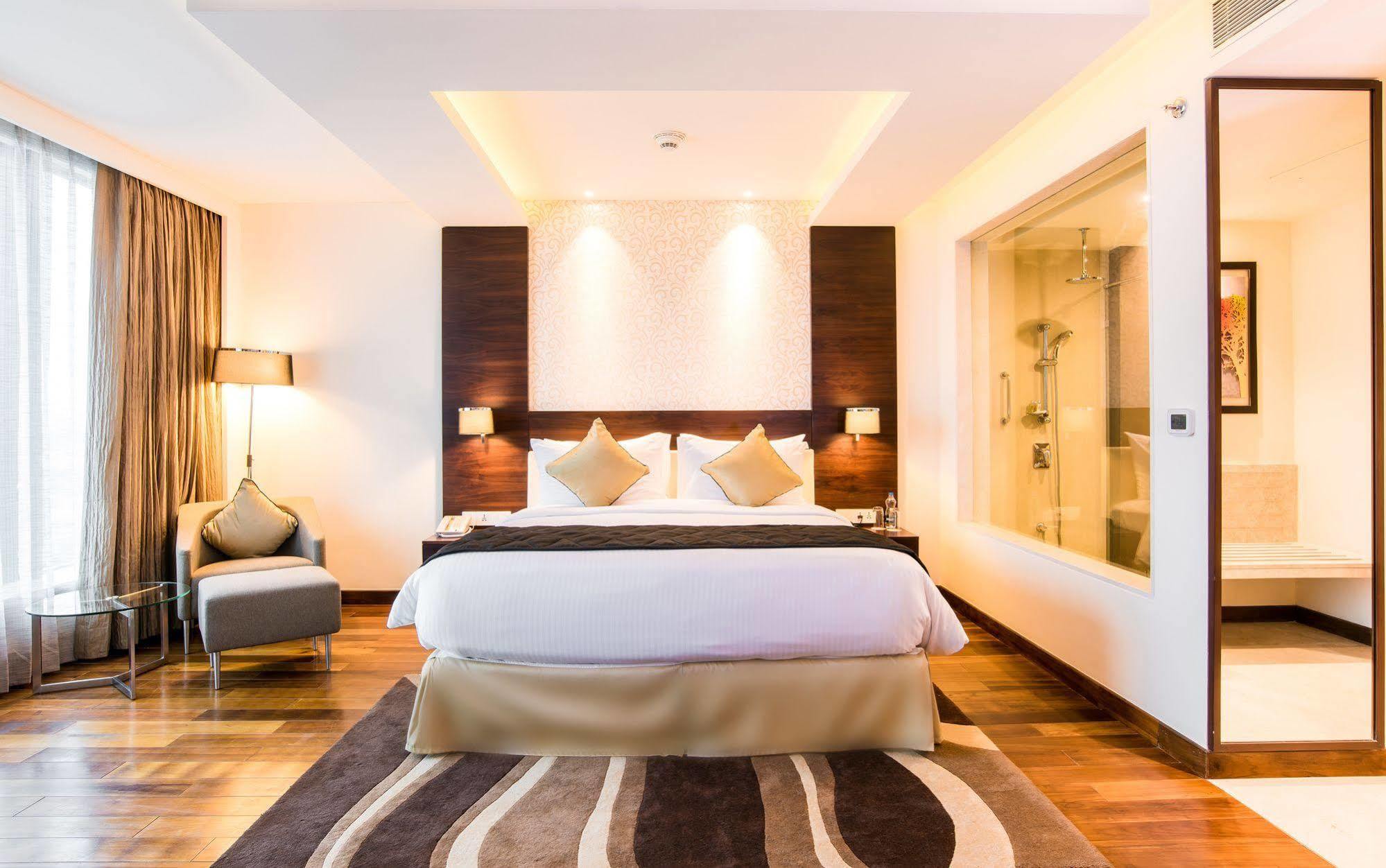 Howard Johnson By Wyndham, Hebbal, Bengaluru Exteriör bild